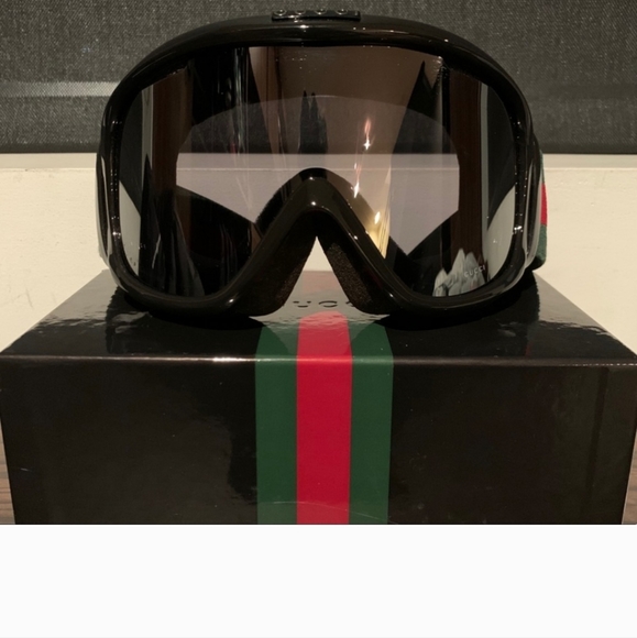 Authentic GUCCI SKI GOGGLESsoon.- No scratches, no scuffs. EXCELLENT CONDITION. - Picture 4 of 10